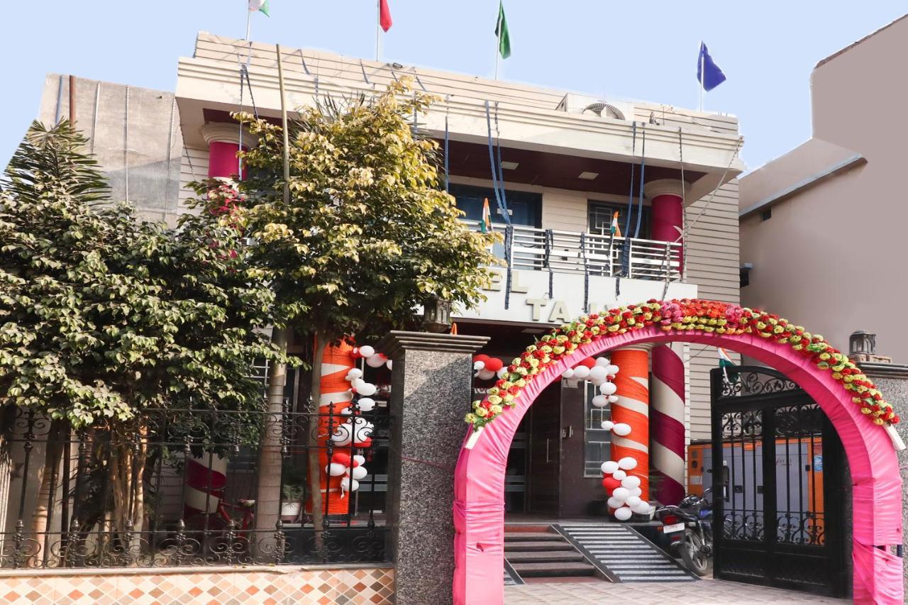Oyo 70489 Hotel Tajvar Siwān Exteriér fotografie