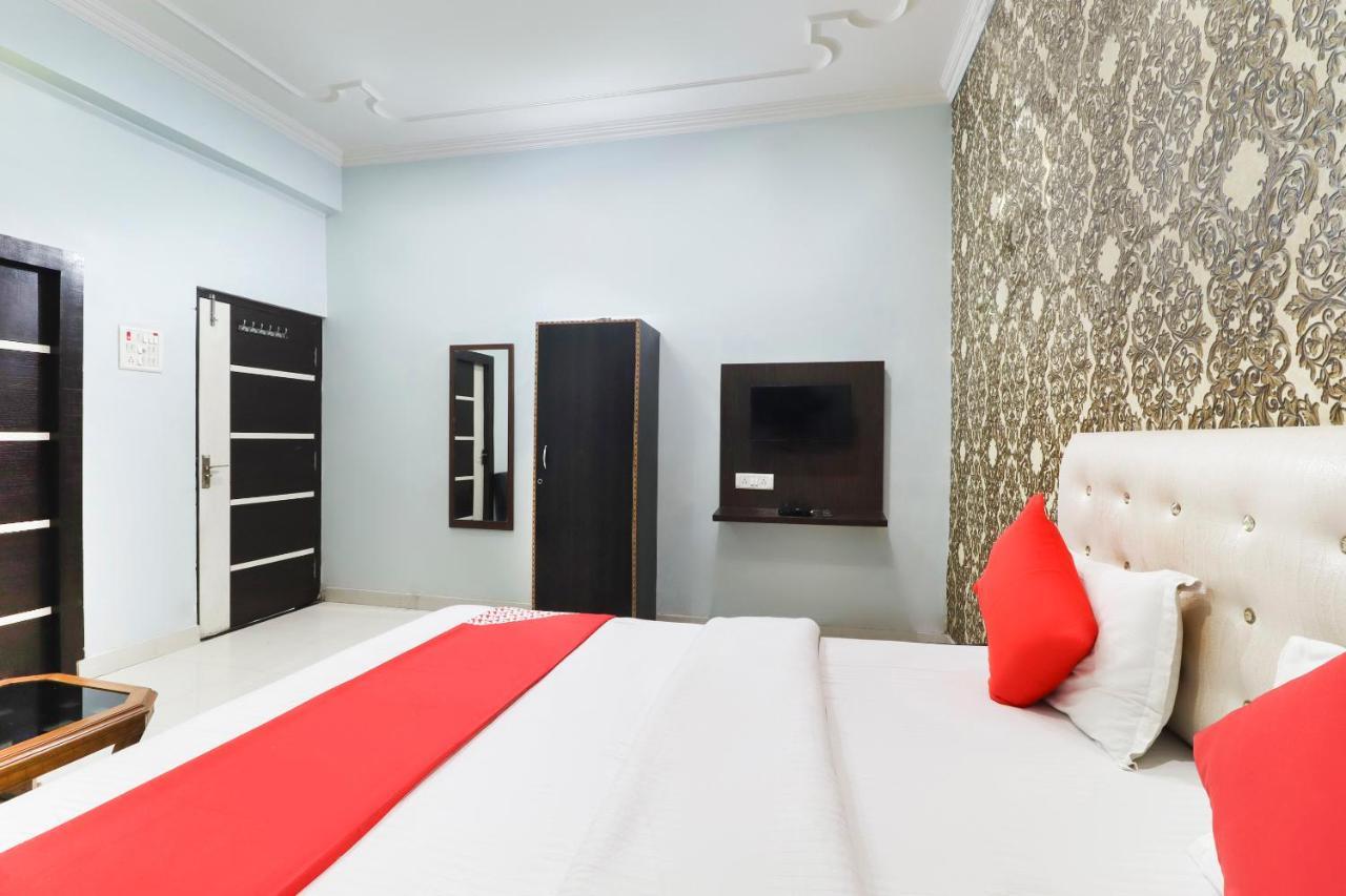 Oyo 70489 Hotel Tajvar Siwān Exteriér fotografie