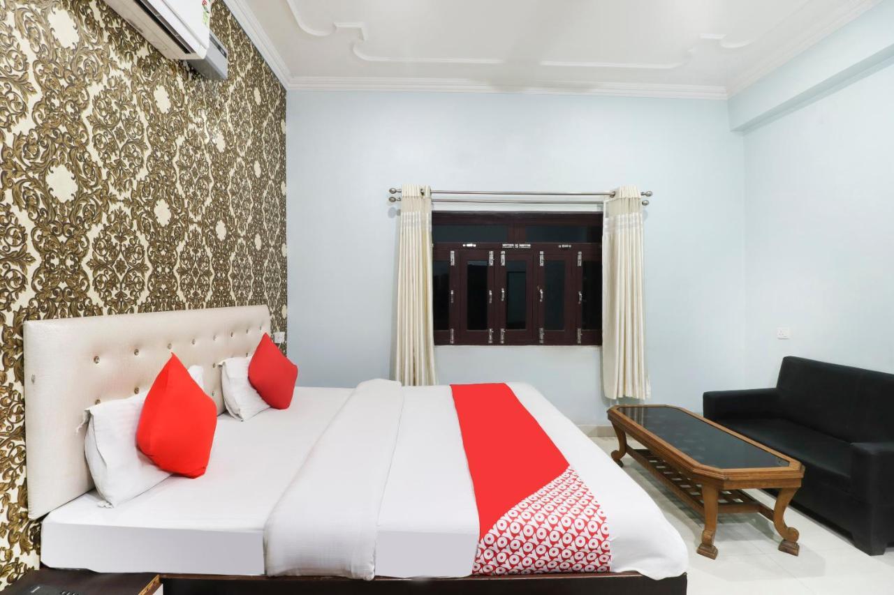 Oyo 70489 Hotel Tajvar Siwān Exteriér fotografie