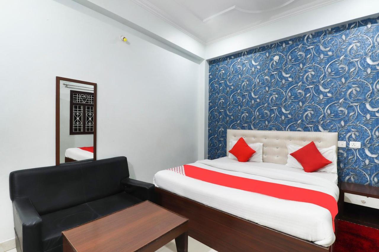 Oyo 70489 Hotel Tajvar Siwān Exteriér fotografie